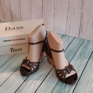 Bass wedge sandals